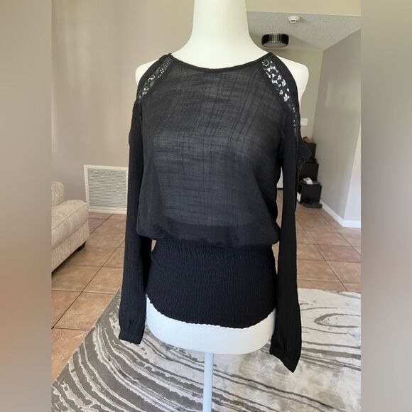 XOXO Open Shoulders Top - Picture 6 of 8